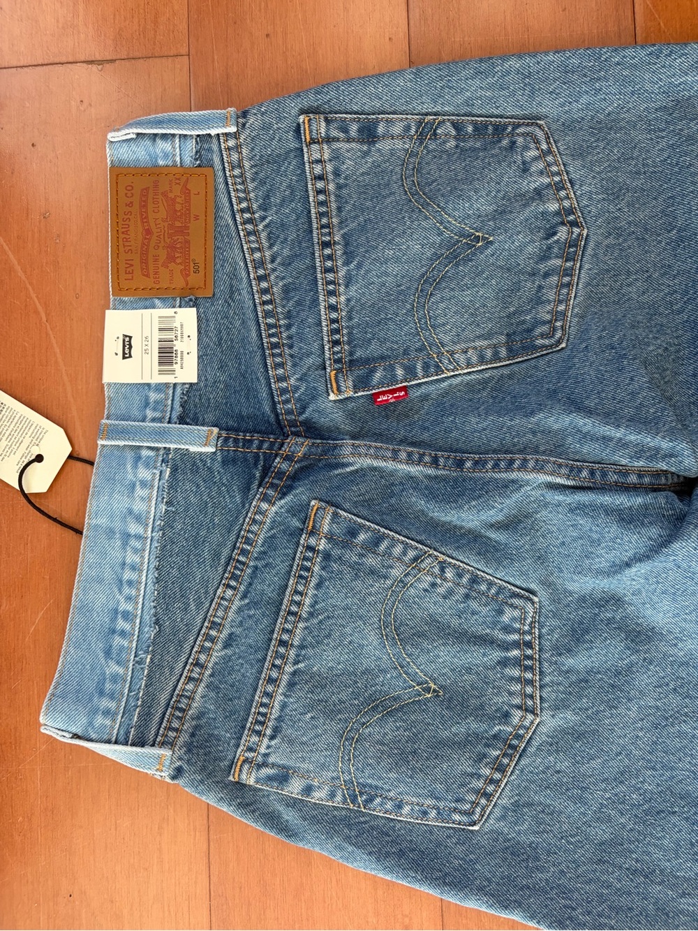 Levi's 501 Original Cropped Jeans in Light Blue, 25-26 - Picture 4 of 9